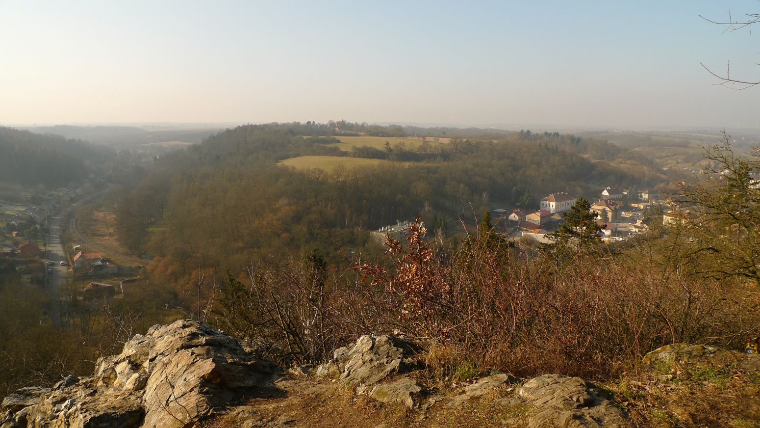 Celkový pohled na hradiště Budeč